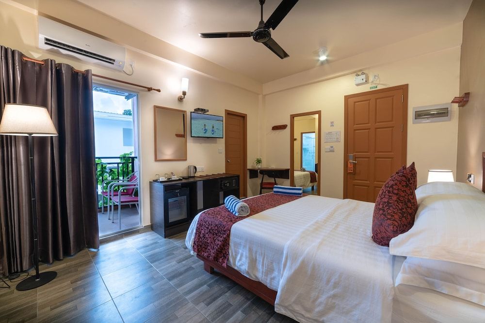 Paguro Beach Inn Deluxe Double with Island View 5