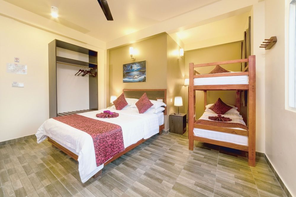 Paguro Beach Inn Family Room with Island View 3