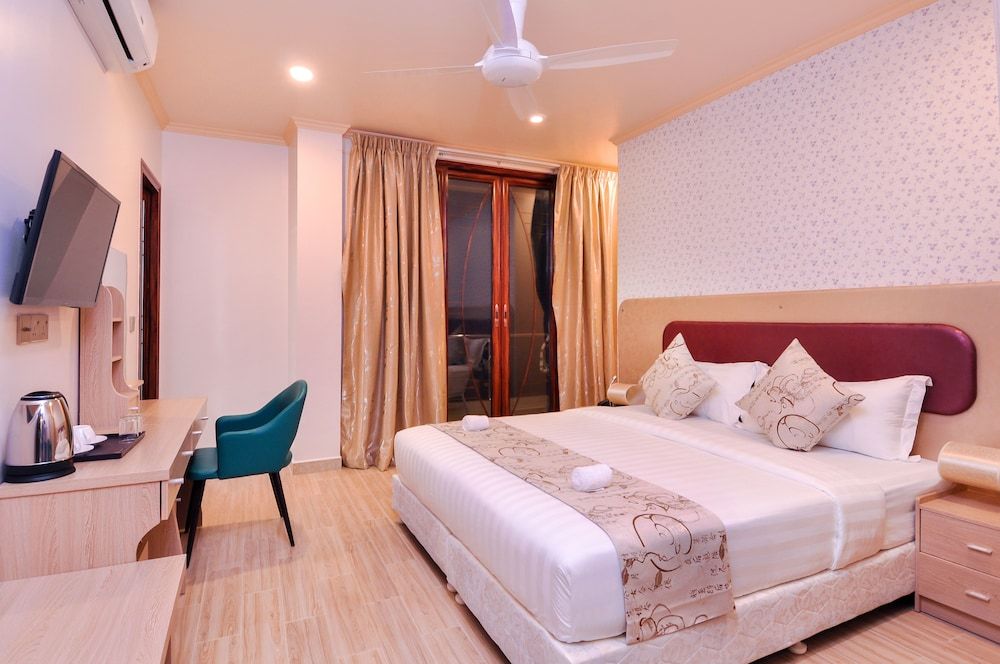 undefined Sunrise Beach and Spa 4