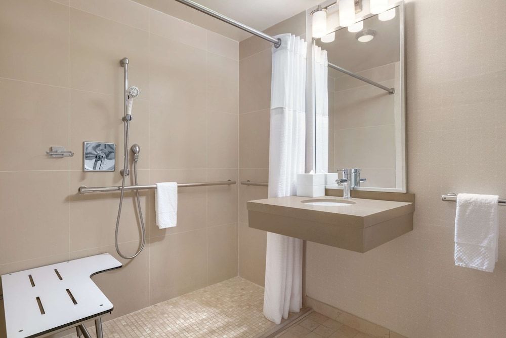 Premium Room, 1 Bedroom, Accessible (Mobility & Hearing, Roll-in Shower)