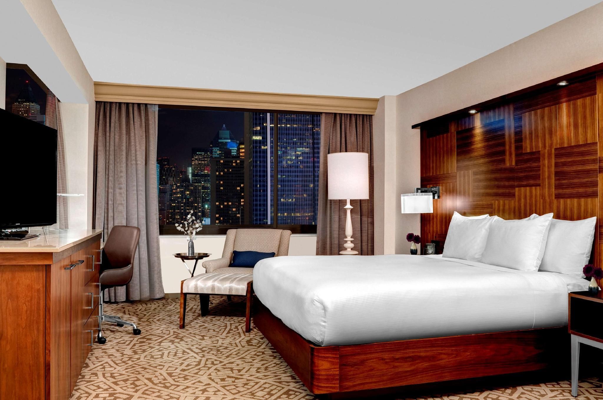 Hilton New York Times Square 1 KING BED CORNER
