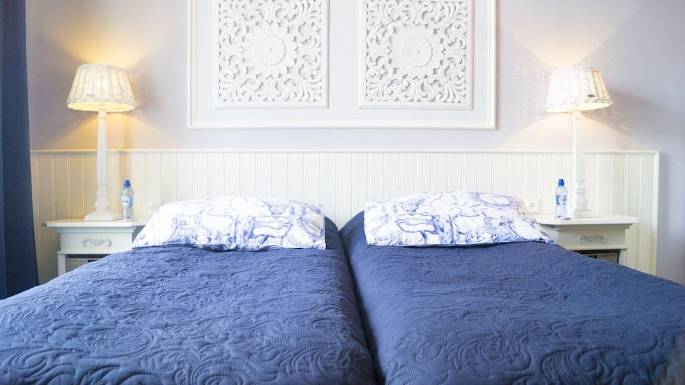 Vondelpark House Bed&Breakfast Deluxe Twin Room, 2 Twin Beds, Private Bathroom 2