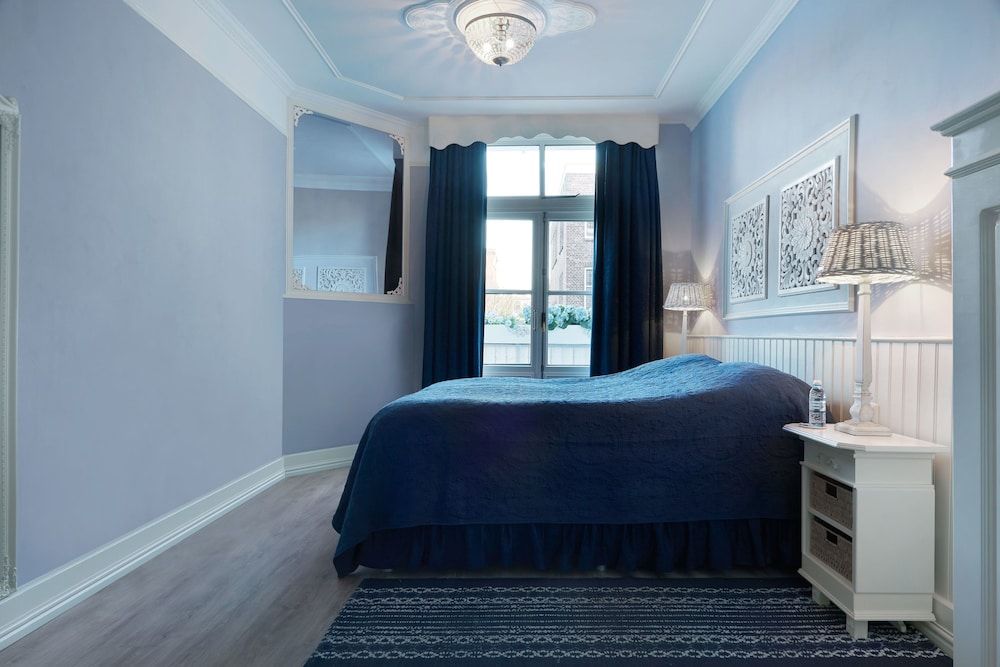 Vondelpark House Bed&Breakfast Deluxe Twin Room, 2 Twin Beds, Private Bathroom 3