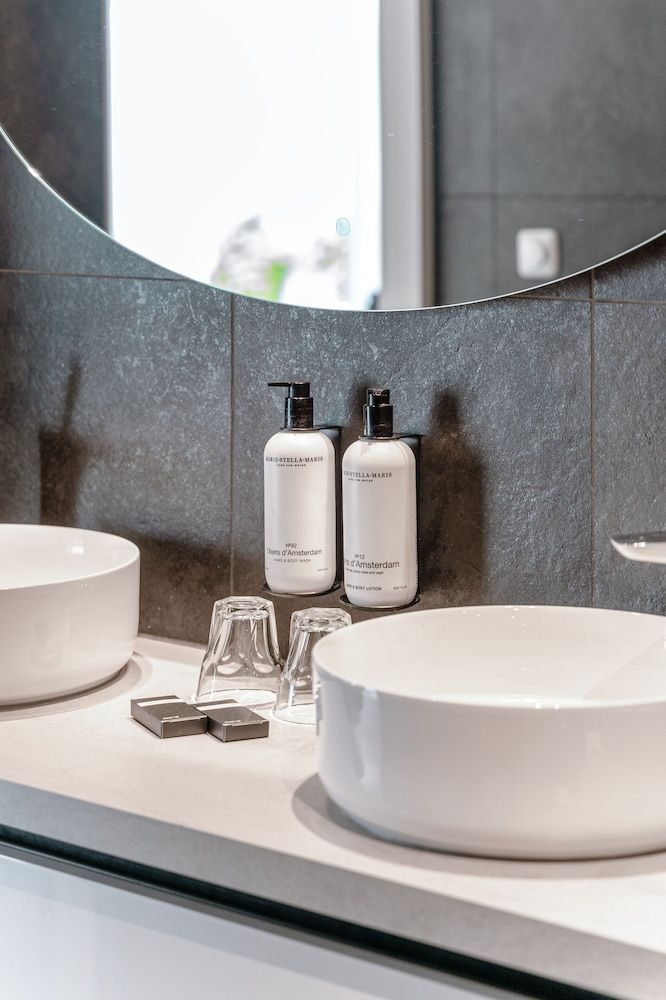 Post-Plaza Hotel & Grand Café Honeymoon Suite 6