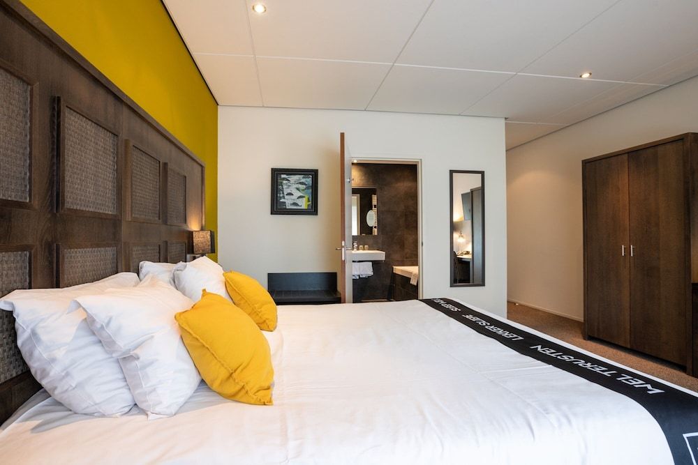 Post-Plaza Hotel & Grand Café Superior Double Room 3