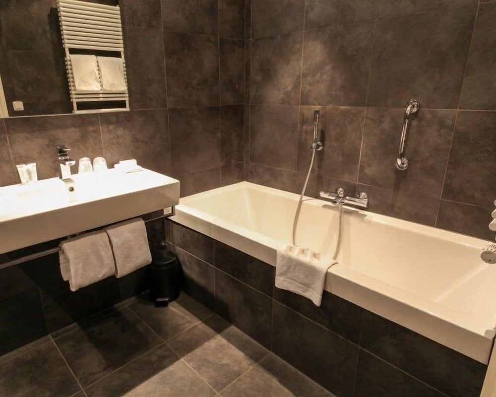 Post-Plaza Hotel & Grand Café Superior Double Room 7