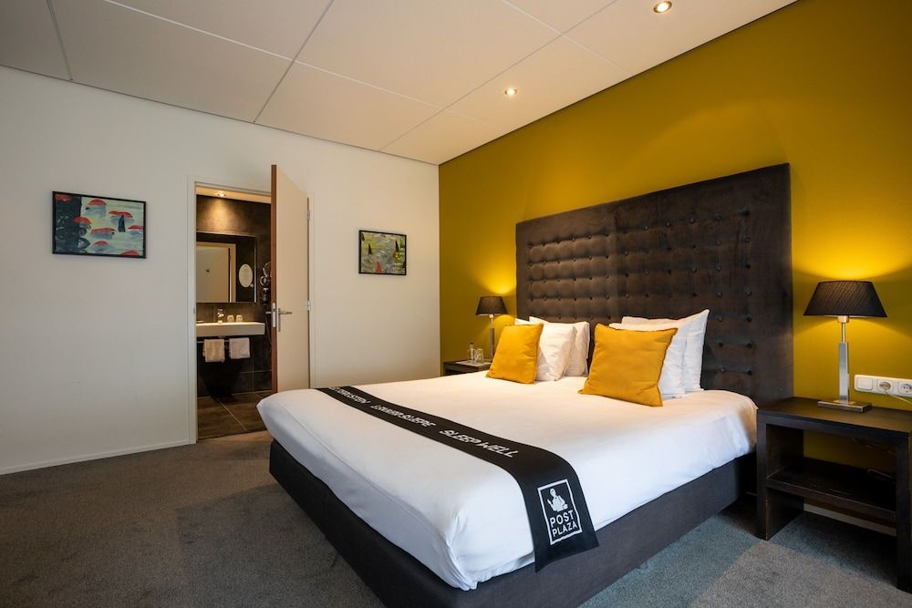 Post-Plaza Hotel & Grand Café Superior Double Room 4