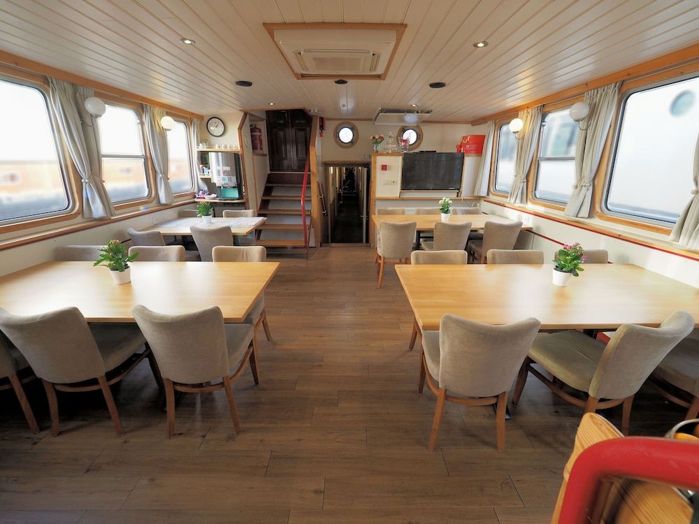 undefined Hotelboat Allure 6