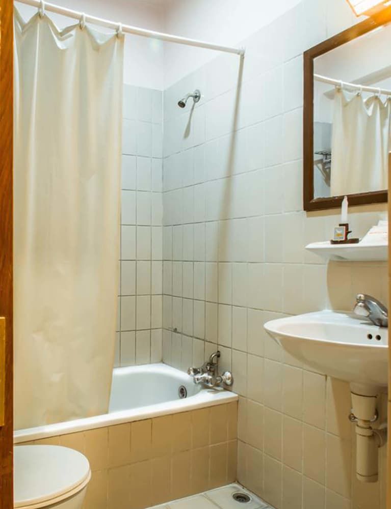 Little Nepal Inn Superior Twin Room, 2 Twin Beds, Private Bathroom 4