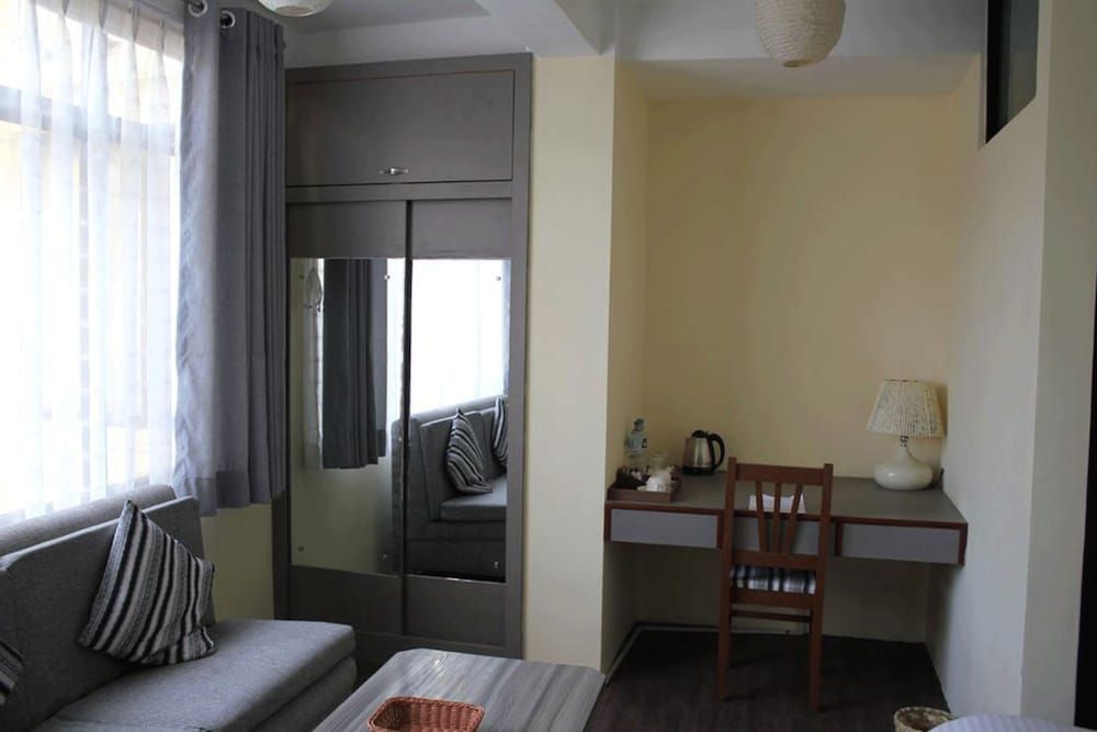 The Glasshouse Hotel & Hostel Deluxe Room 5