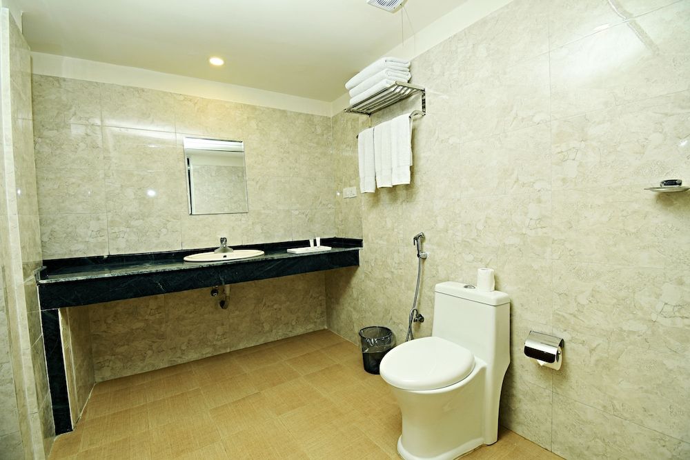 Hotel Royal Suite Standard Double or Twin Room 15