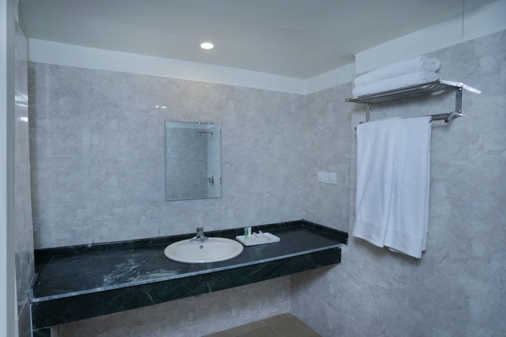 Hotel Royal Suite Standard Double or Twin Room 12