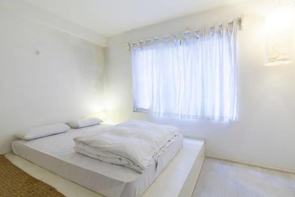 Four Red Doors Apartments Loft 2