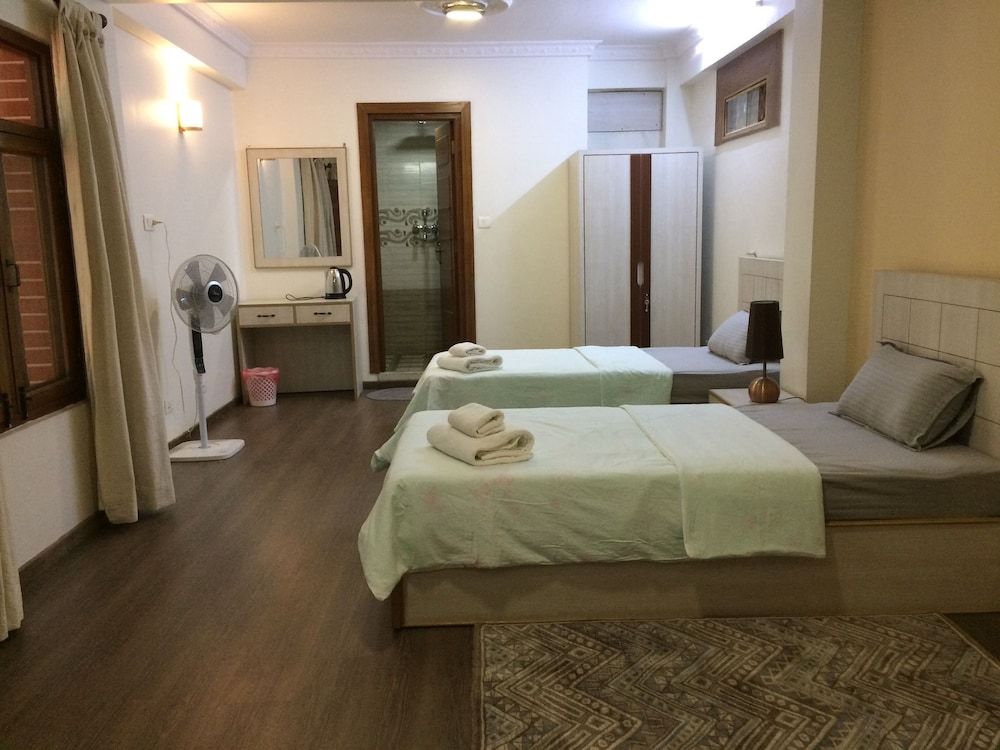 Patan Heavens Home Basic Twin Room, Private Bathroom 2