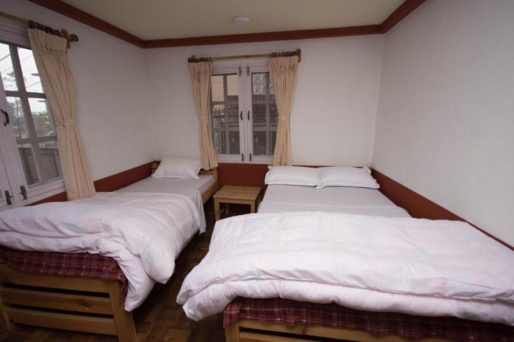 Earth Kind Cottages Standard Double Room 3