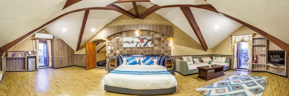 Royal Empire Boutique Hotel Royal Suite 4