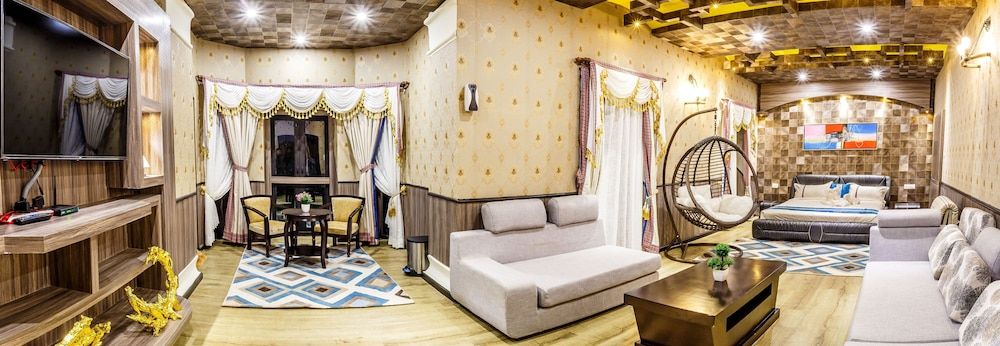 Royal Empire Boutique Hotel Royal Suite 3