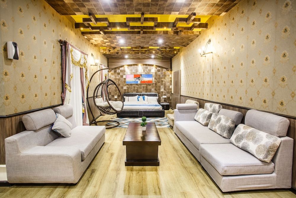 Royal Empire Boutique Hotel