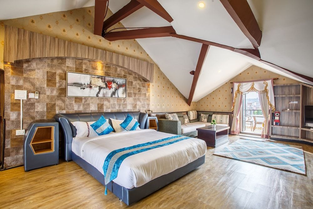 Royal Empire Boutique Hotel Royal Suite 2