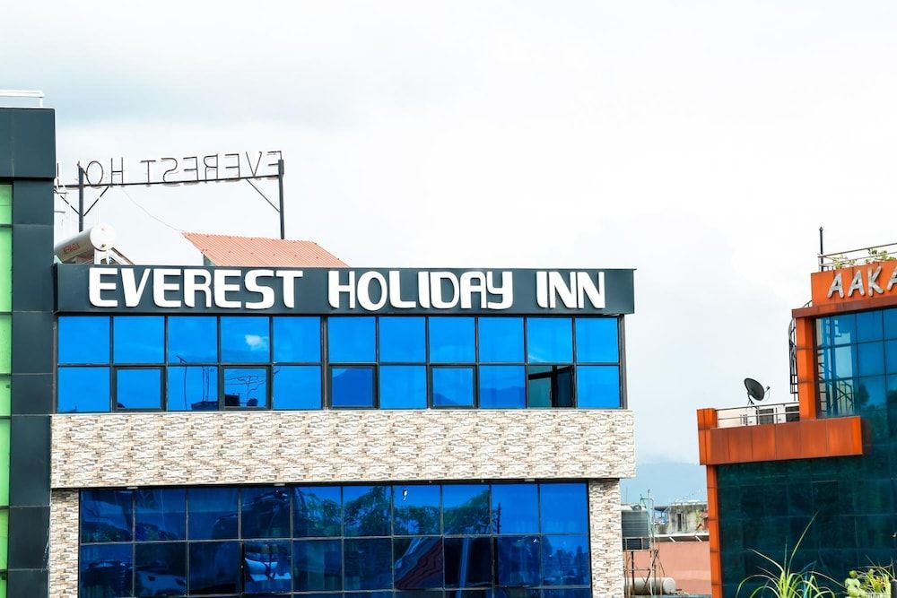 undefined Everest Holiday Inn 4