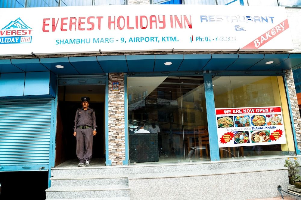 undefined Everest Holiday Inn 5
