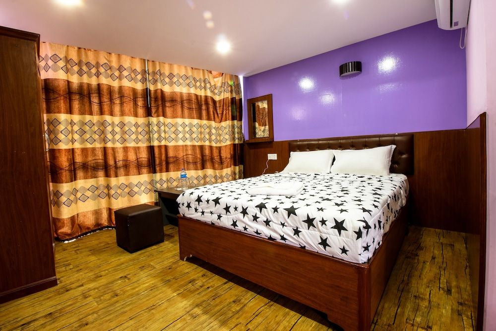 Everest Holiday Inn