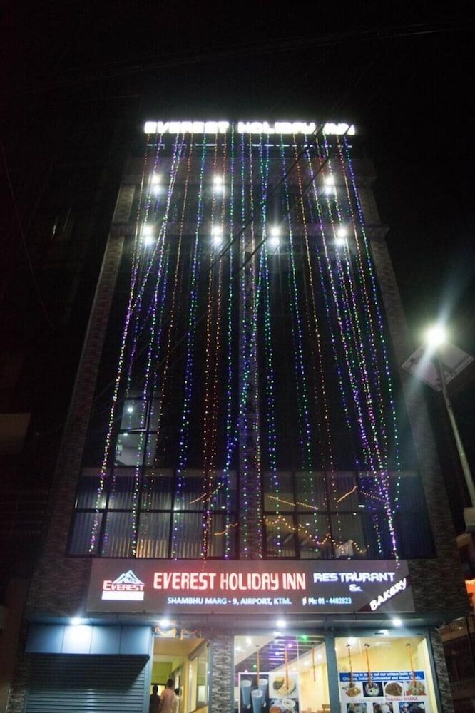 undefined Everest Holiday Inn 9