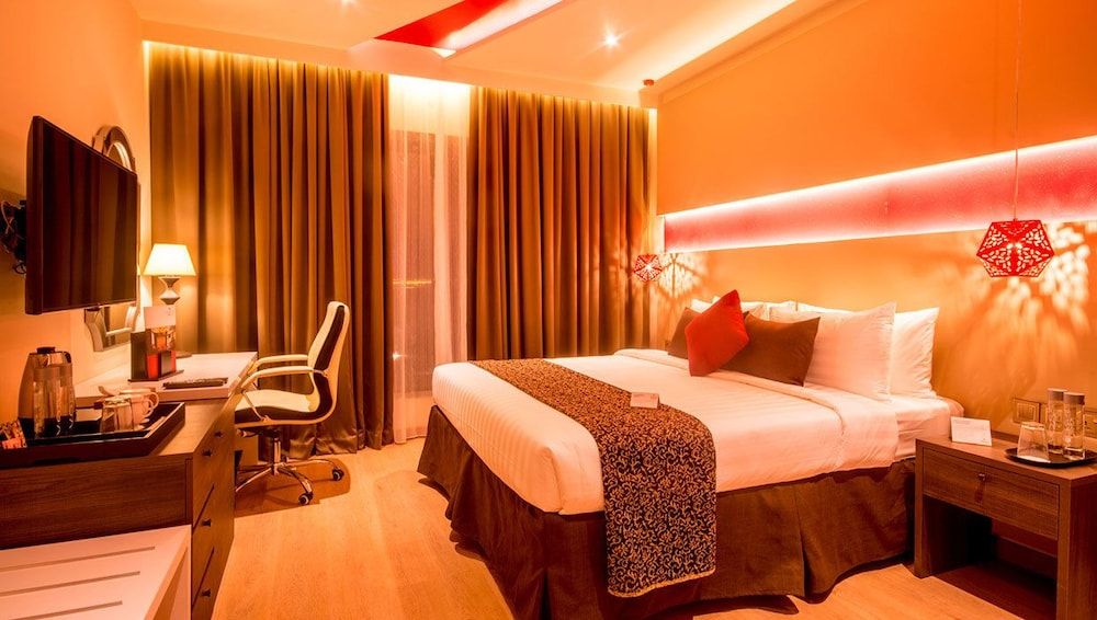 Carnelian By Glory Bower Hotel Executive Double Room, 1 Double Bed 3