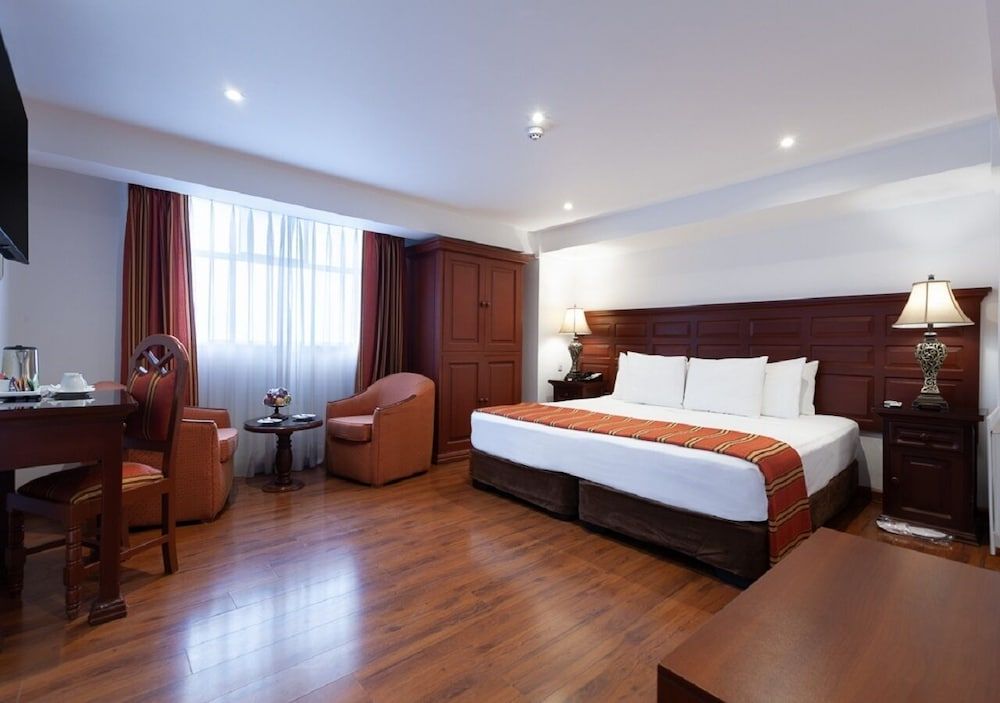 JUNIOR SUITE ROOM WITH 1 KING BED