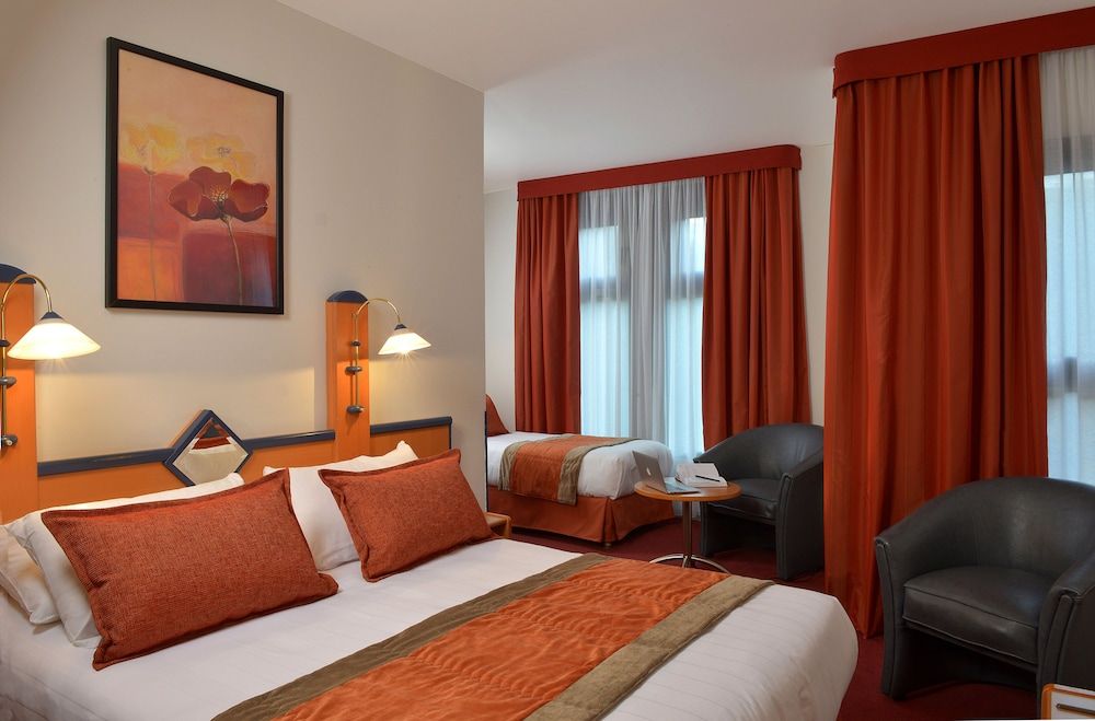 Opera Cadet Hotel Family Room 2