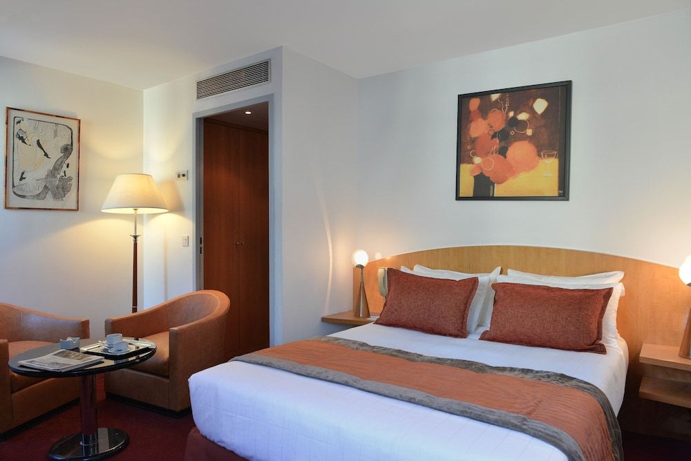 undefined Opera Cadet Hotel