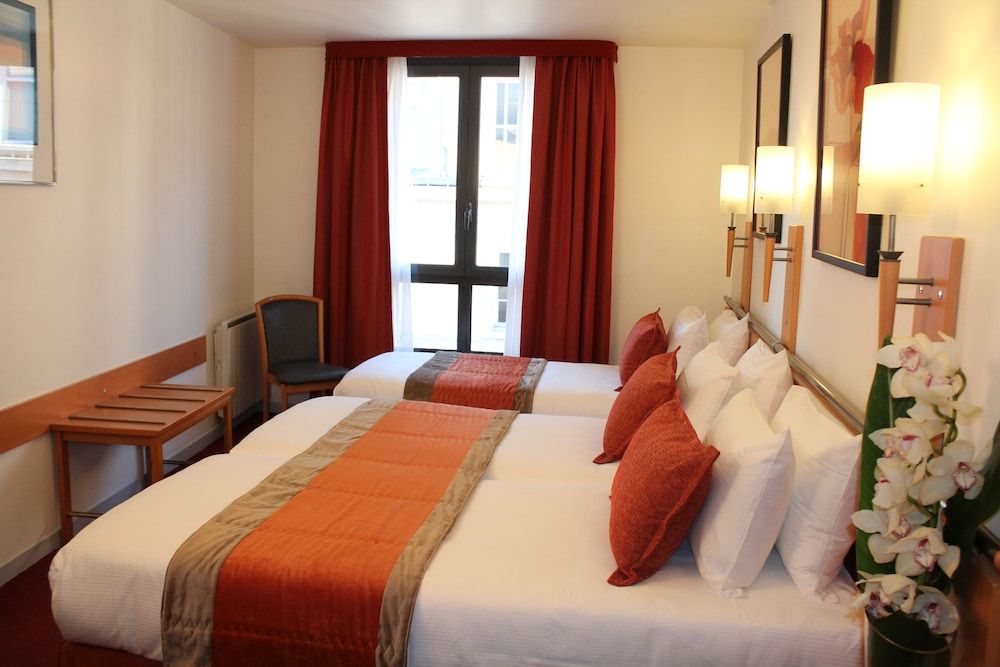 undefined Opera Cadet Hotel 5