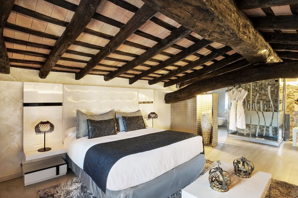 Sallés Hotel Mas Tapiolas Design Room (1 Massage per person)