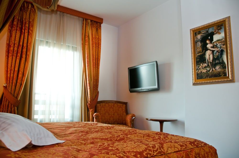 Executive Suite, City View