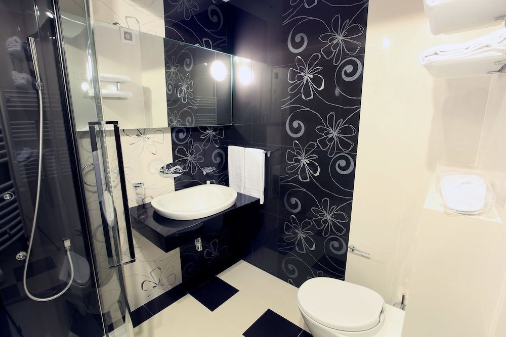 Ambiance Hotel Junior Suite, River View 8