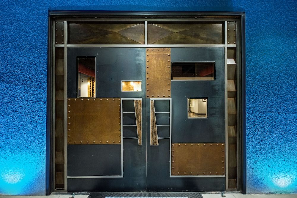 undefined FOUNDRE Phoenix 4