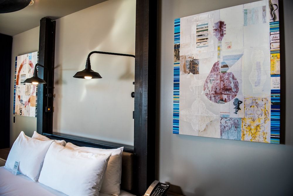 FOUNDRE Phoenix Standard Room, 1 King Bed 3