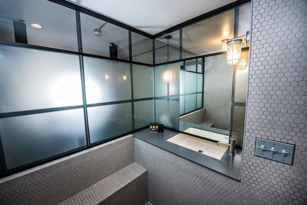 FOUNDRE Phoenix Standard Room, 1 King Bed 4