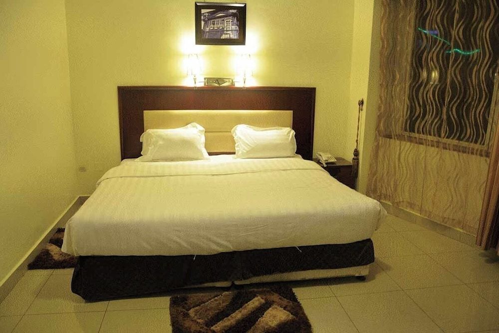 undefined Silver Hotel 6