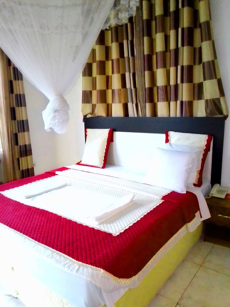 undefined Silver Hotel 2