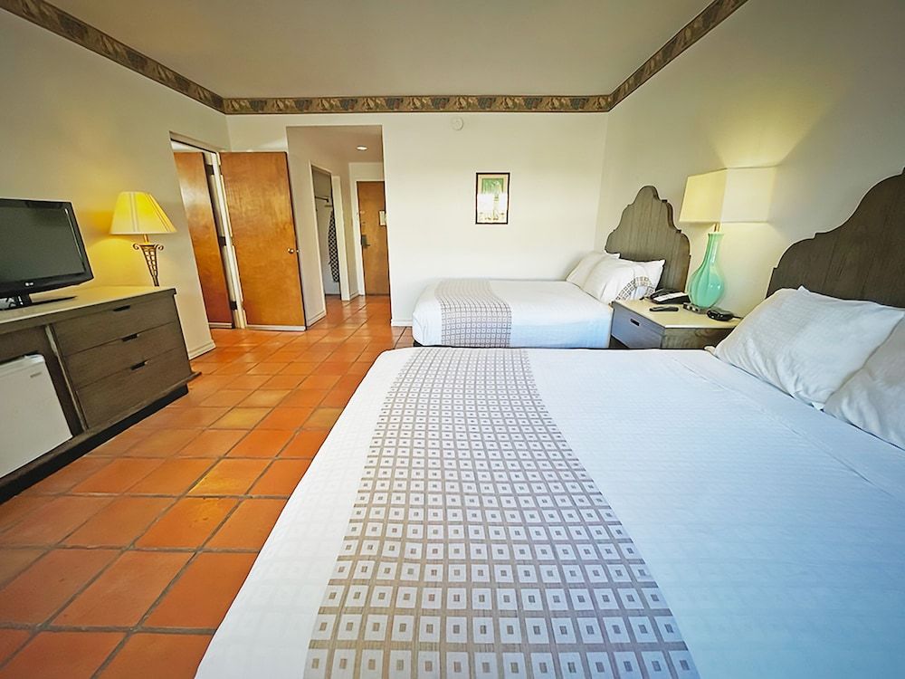 Y O Ranch Hotel Standard Room, 2 Queen Beds 2