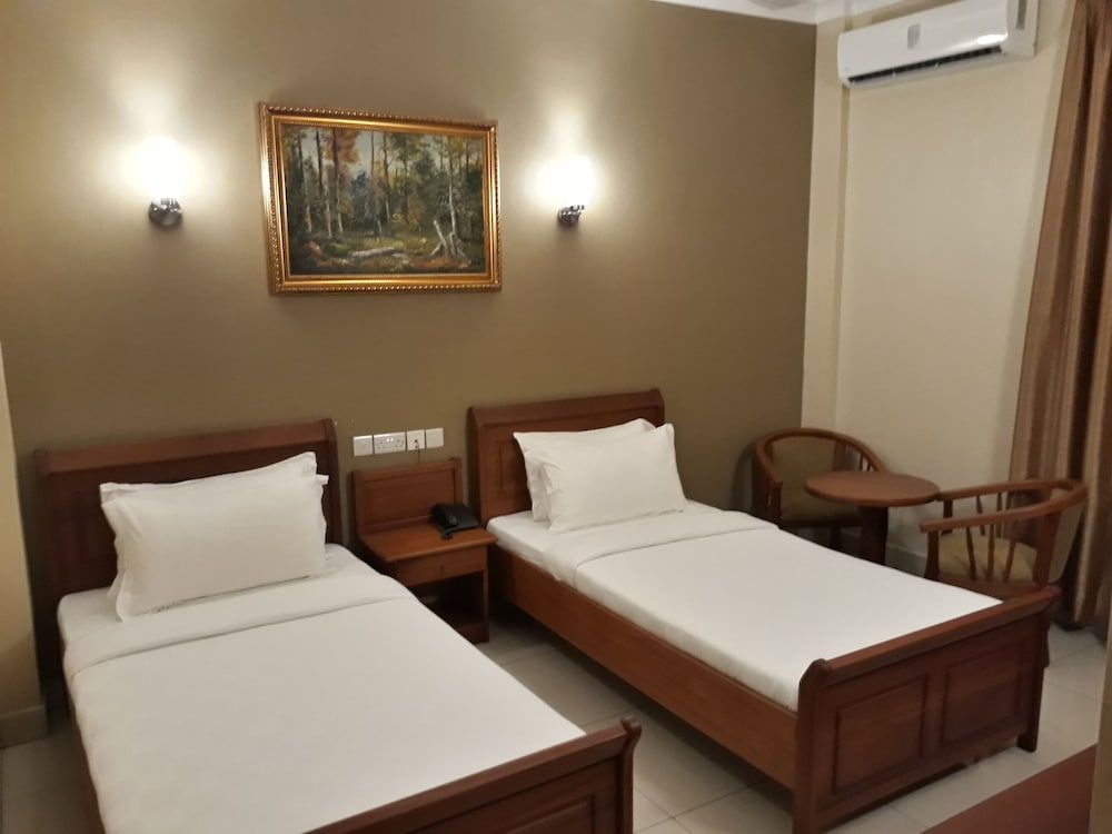 Chelsea Hotel Standard Twin Room, 2 Twin Beds 3