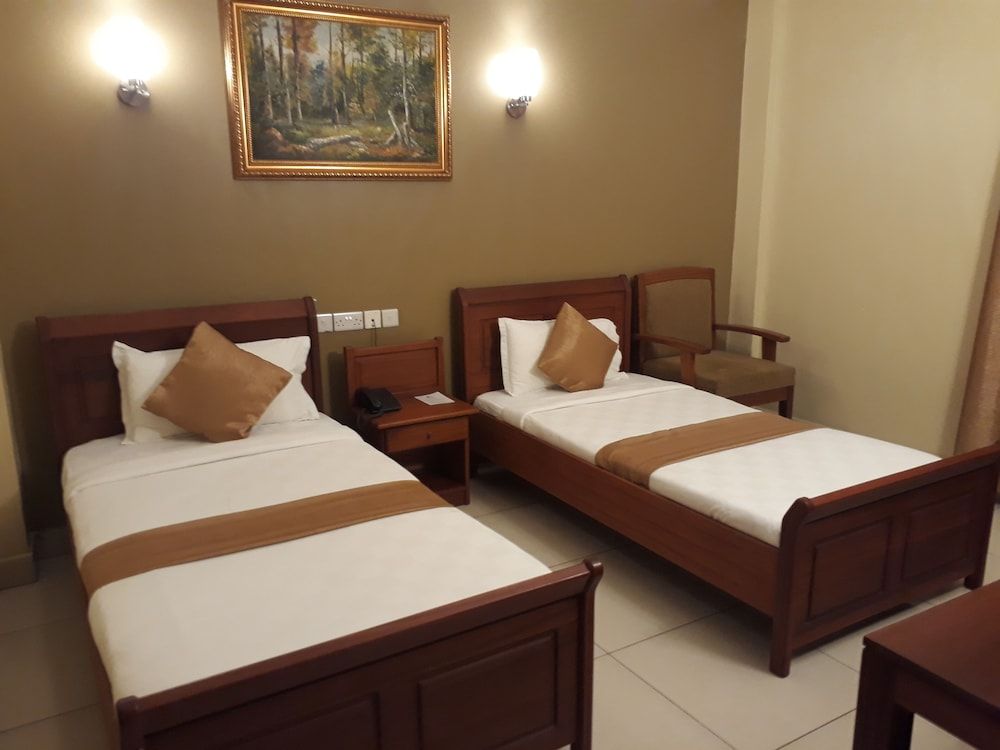 Chelsea Hotel Standard Twin Room, 2 Twin Beds 6