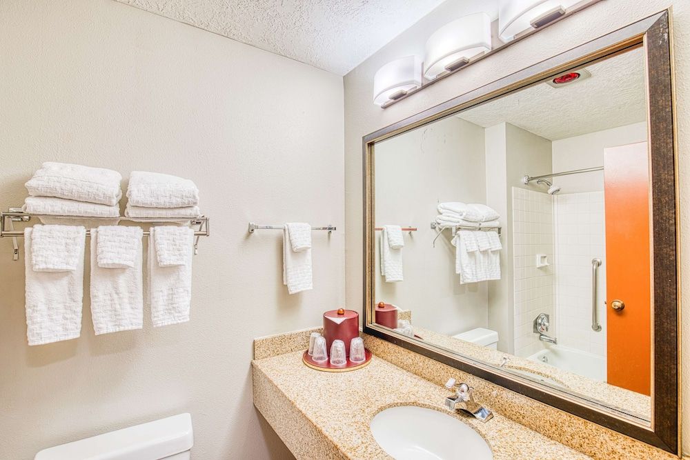 Best Western Green Valley Inn Suite, 2 Queen Beds, Non Smoking (with Sofabed) 8