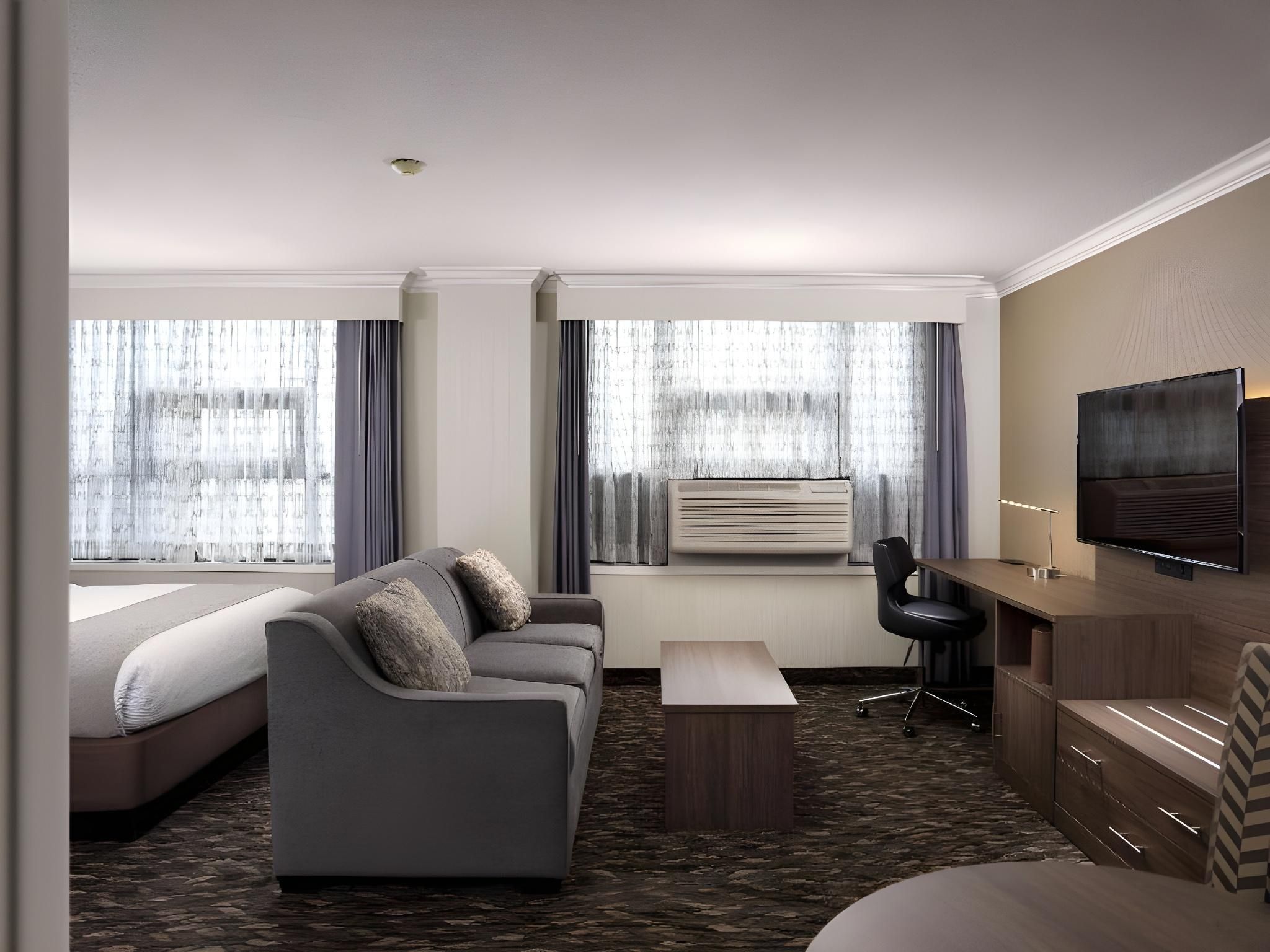 1 King Bed, Nonsmoking