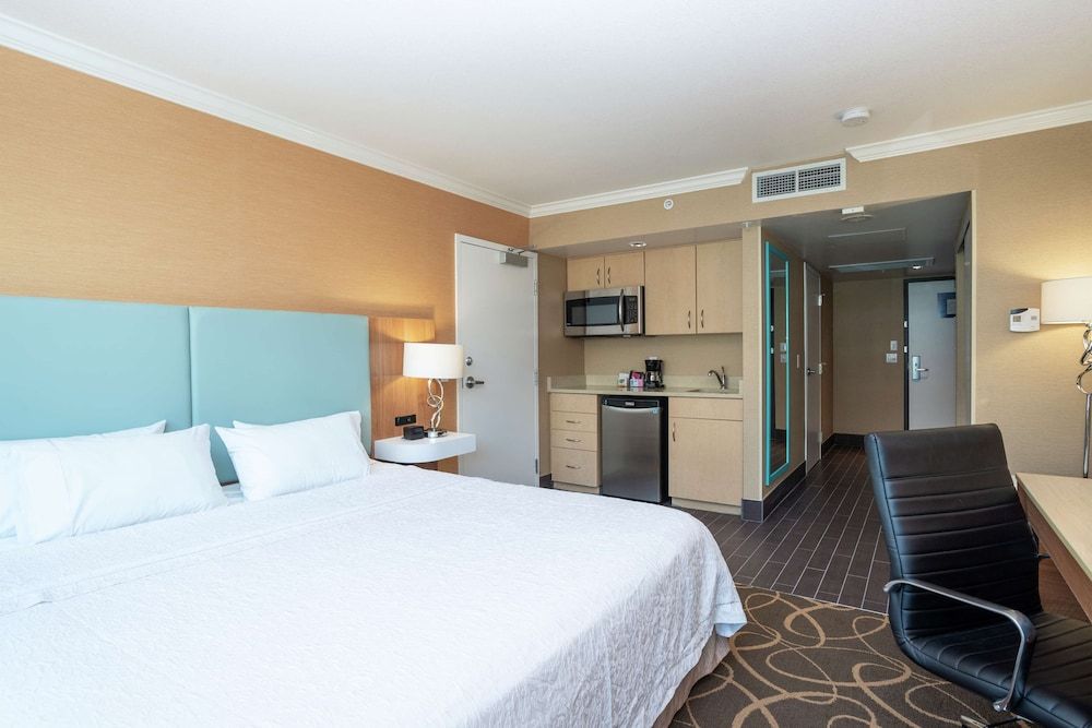 undefined Hampton Inn and Suites by Hilton, Downtown Vancouver 4