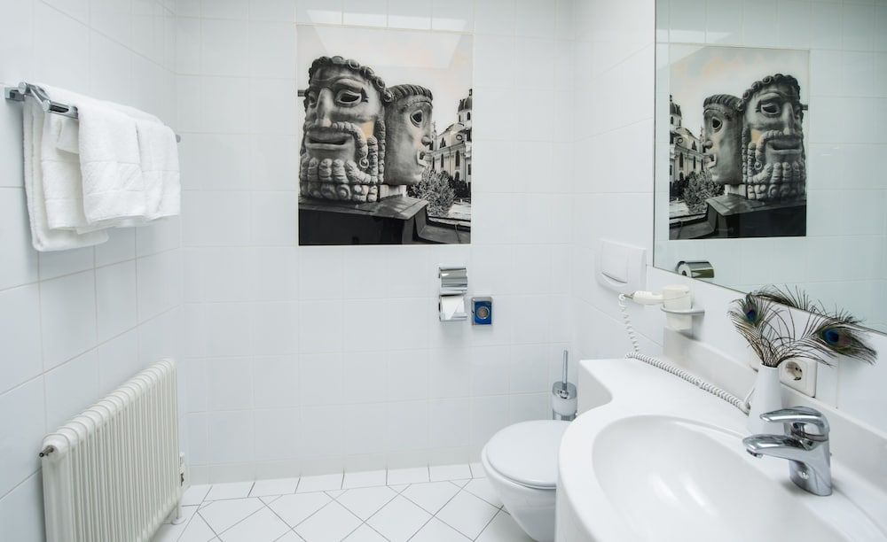 undefined Hotel Neutor Express 8