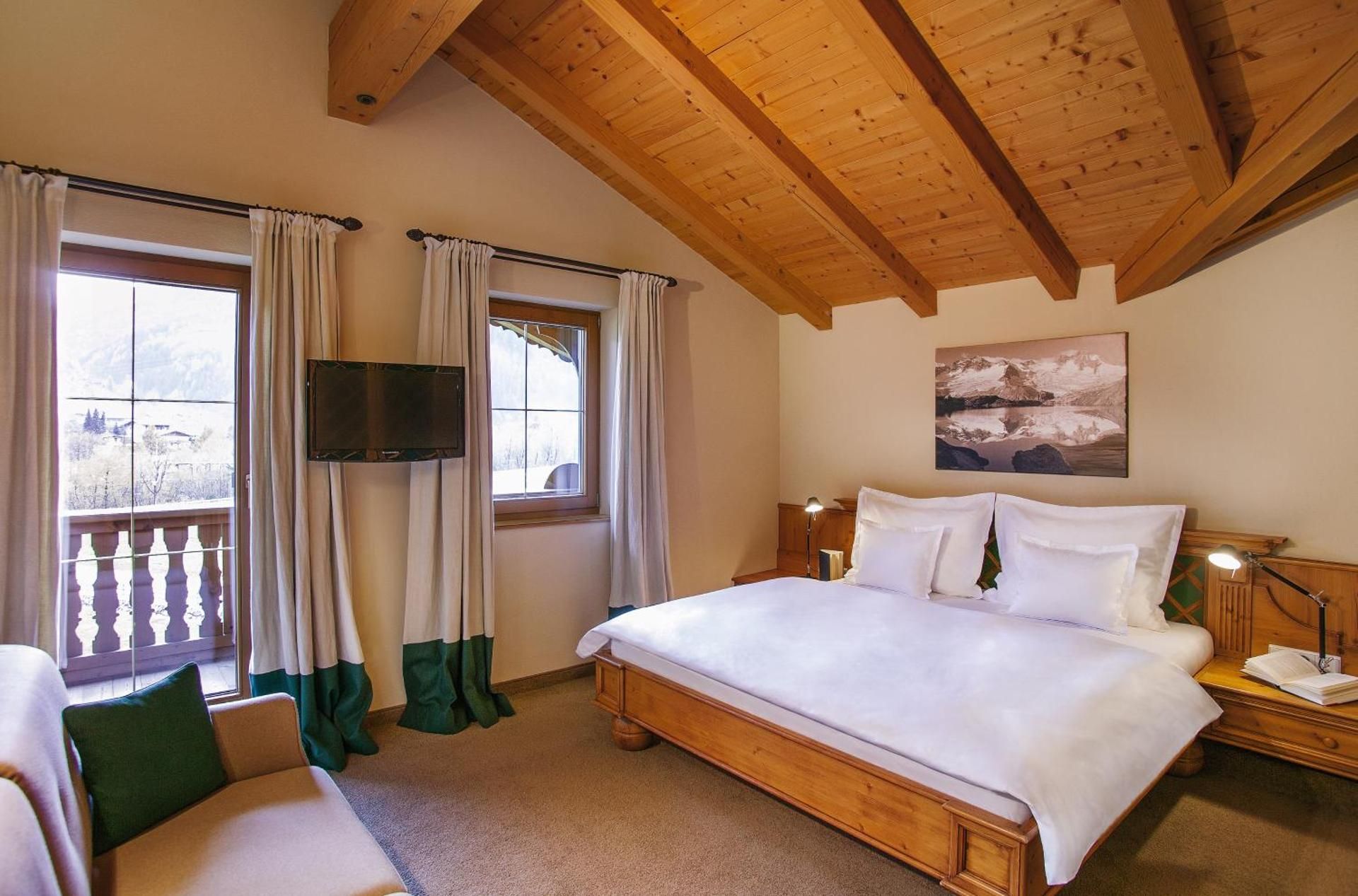 Superior One-Bedroom Apartment with Balcony