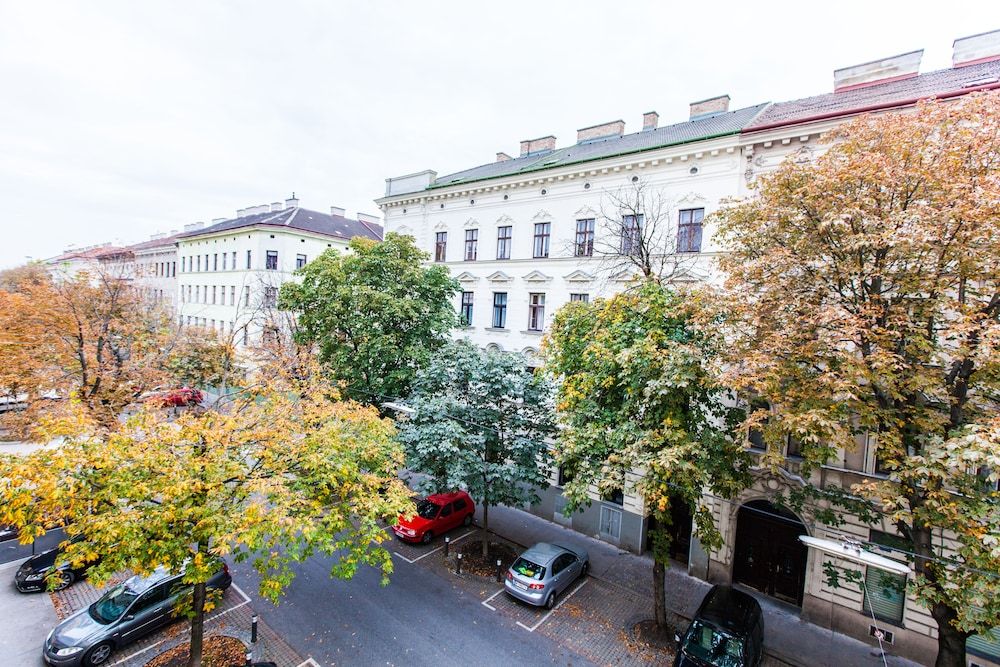 Cosy 2 bedroom Apartment Family Apartment, 2 Bedrooms (with garage) 17