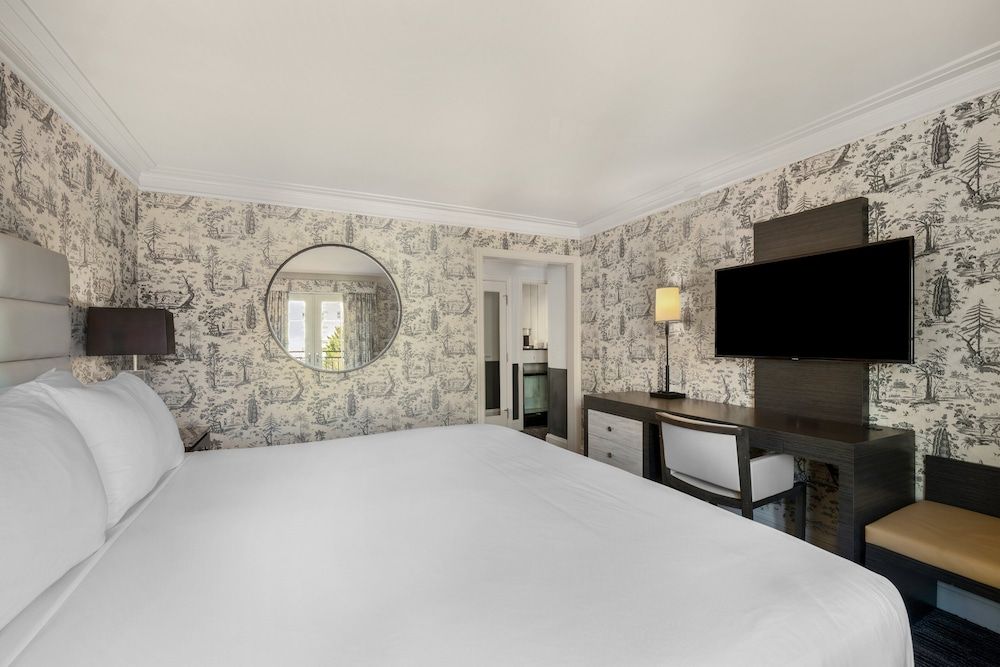 Deluxe Room, 1 King Bed